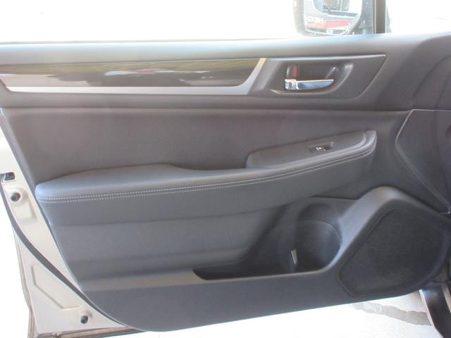 Subaru LEGACY OUTBACK 2015 — фото автомобиля 1