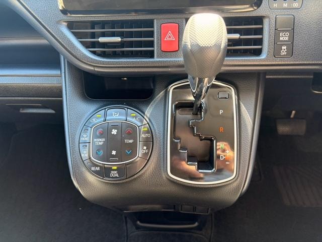 Toyota NOAH 2014 — фото автомобиля 1