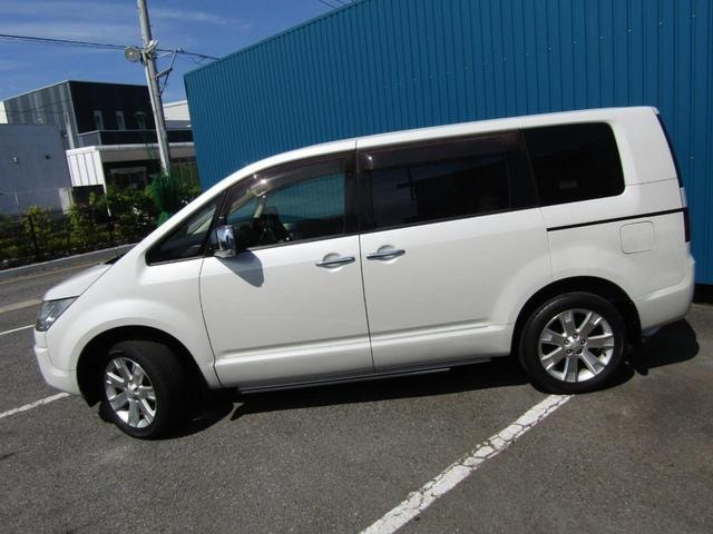 Mitsubishi DELICA D:5 2013 — фото автомобиля 1
