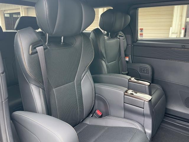 Toyota ALPHARD 2026 — фото автомобиля 1