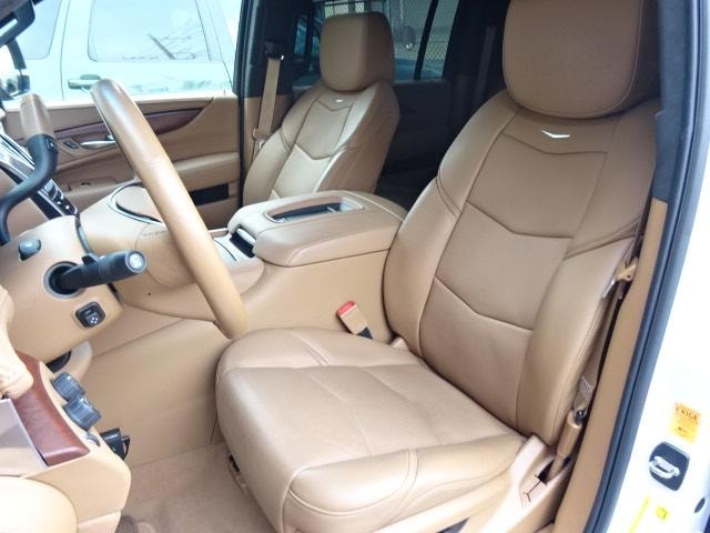 Cadillac ESCALADE 2017 — фото автомобиля 1