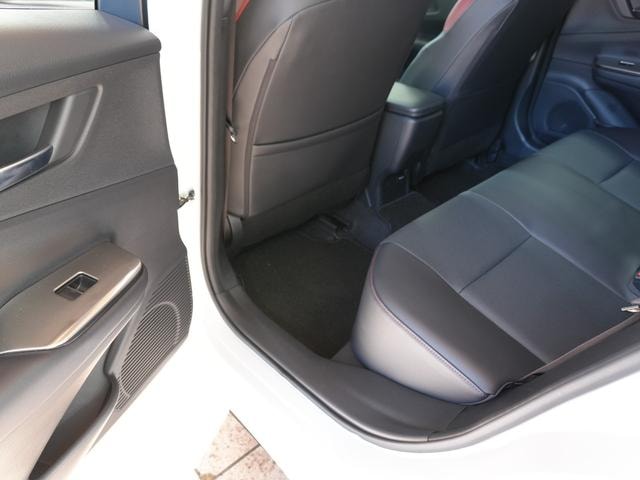 Toyota PRIUS 2024 — фото автомобиля 1