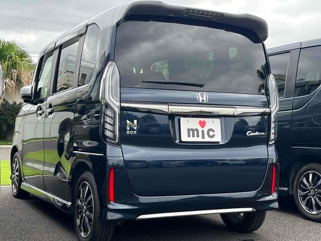 Honda N-BOX CUSTOM 2021 — фото автомобиля 1