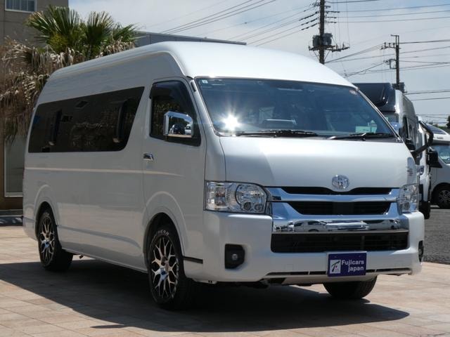 Toyota HIACE VAN 2022 — фото автомобиля 1