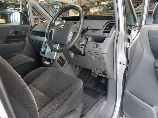 Toyota VOXY 2008 — фото автомобиля 1