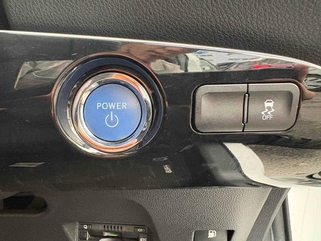 Toyota PRIUS 2018 — фото автомобиля 1