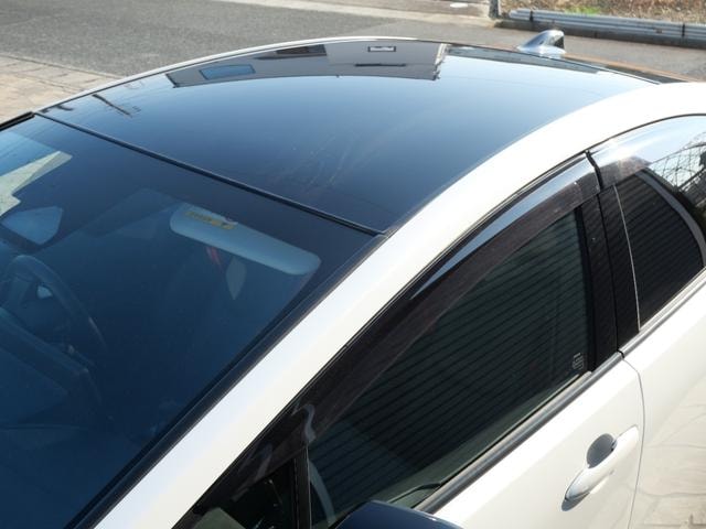 Toyota PRIUS 2023 — фото автомобиля 1