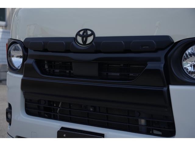 Toyota HIACE VAN 2023 — фото автомобиля 1