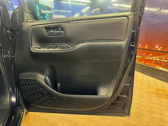 Toyota ESQUIRE 2015 — фото автомобиля 1