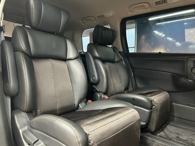 Nissan ELGRAND 2015 — фото автомобиля 1