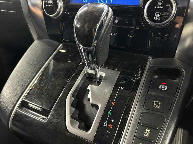 Toyota VELLFIRE 2015 — фото автомобиля 1