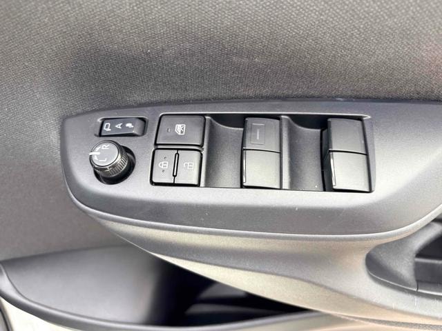 Toyota YARIS 2021 — фото автомобиля 1