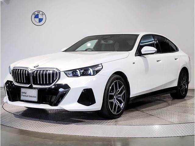 Bmw 5 SERIES 2024 — фото автомобиля 1