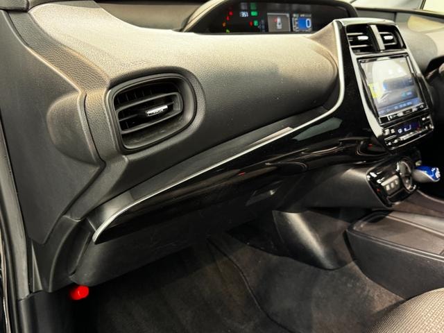 Toyota PRIUS 2019 — фото автомобиля 1