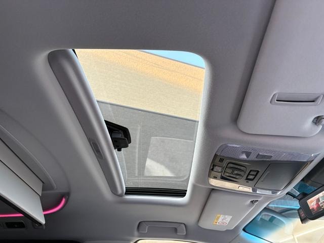 Toyota VELLFIRE 2018 — фото автомобиля 1