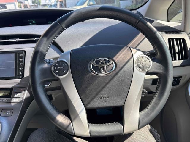 Toyota PRIUS 2015 — фото автомобиля 1