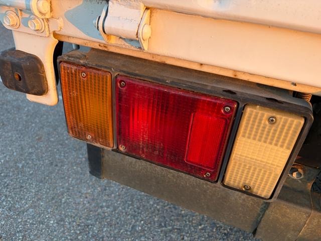 Isuzu ELF TRUCK 2010 — фото автомобиля 1