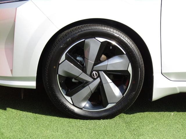 Nissan AURA 2024 — фото автомобиля 1