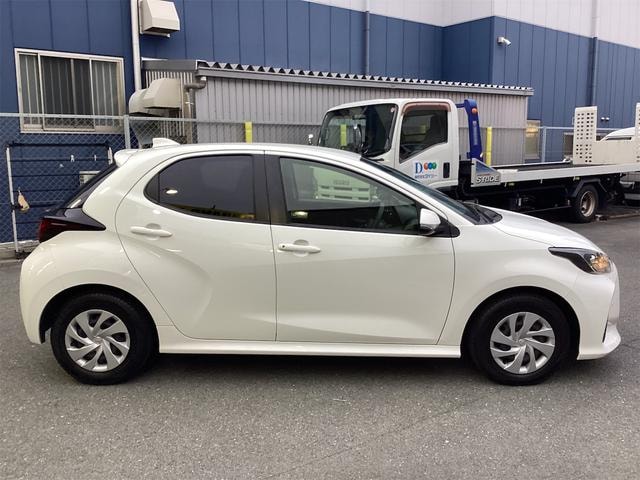 Toyota YARIS 2021 — фото автомобиля 1