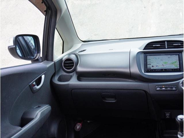 Honda FIT HYBRID 2013 — фото автомобиля 1