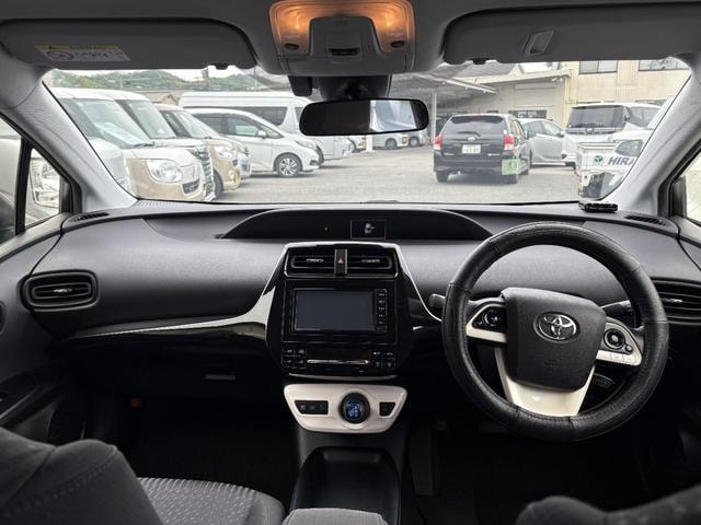 Toyota PRIUS 2018 — фото автомобиля 1