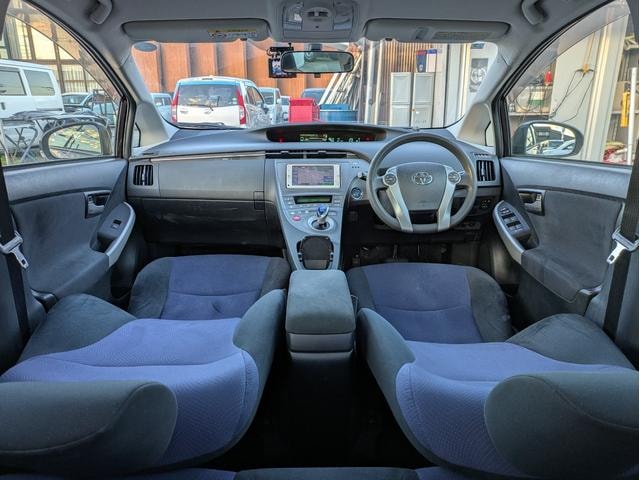 Toyota PRIUS 2013 — фото автомобиля 1