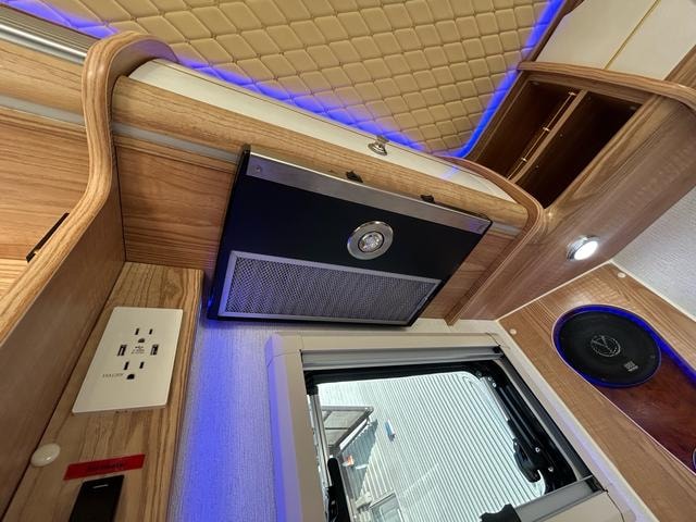 Миниатюра 12