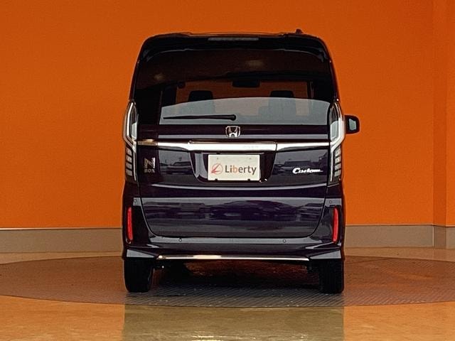 Honda N-BOX CUSTOM 2023 — фото автомобиля 1