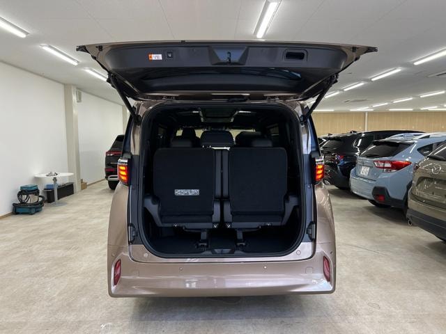 Toyota ALPHARD 2026 — фото автомобиля 1
