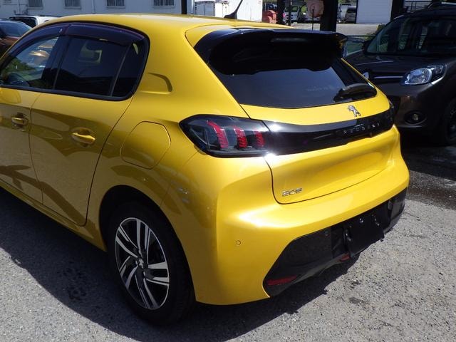 Peugeot 208 2021 — фото автомобиля 1