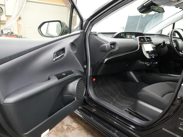Toyota PRIUS 2019 — фото автомобиля 1