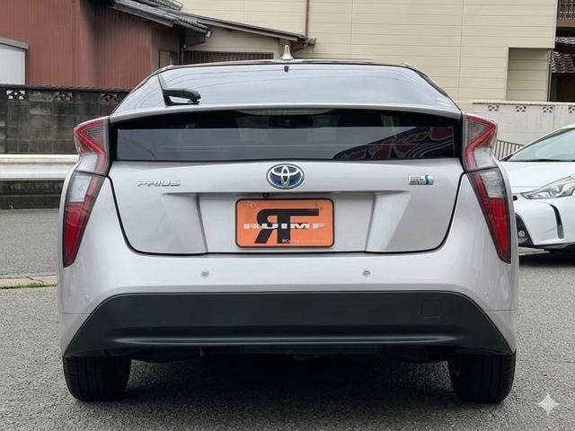 Toyota PRIUS 2017 — фото автомобиля 1