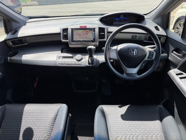 Honda FREED SPIKE HYBRID 2013 — фото автомобиля 1
