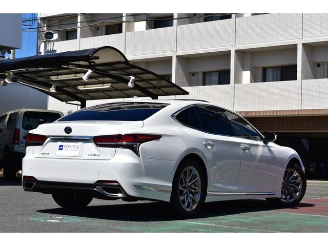 Lexus LS 2018 — фото автомобиля 1