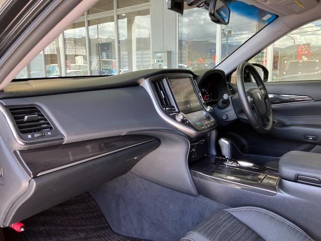 Toyota CROWN 2014 — фото автомобиля 1