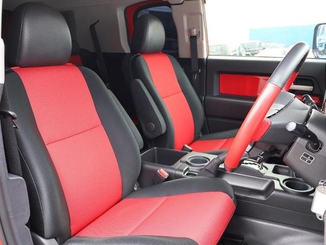 Toyota FJ CRUISER 2012 — фото автомобиля 1
