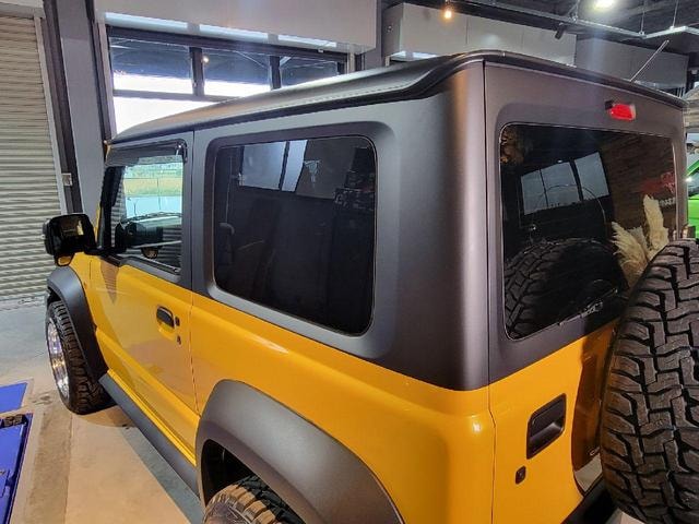 Suzuki JIMNY SIERRA 2023 — фото автомобиля 1