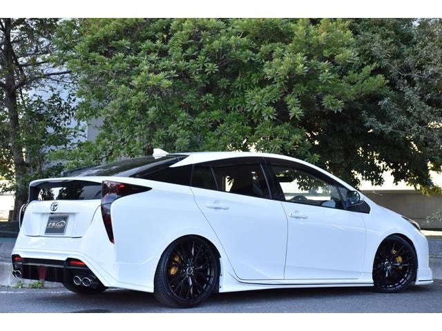 Toyota PRIUS 2018 — фото автомобиля 1
