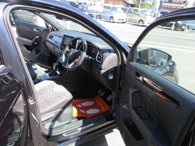 Volkswagen T-ROC 2023 — фото автомобиля 1