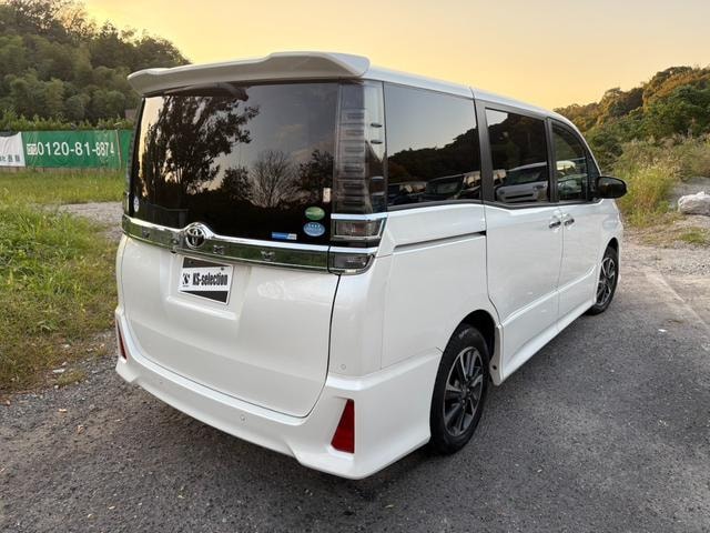 Toyota VOXY 2019 — фото автомобиля 1