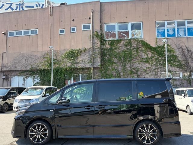 Toyota VOXY 2016 — фото автомобиля 1