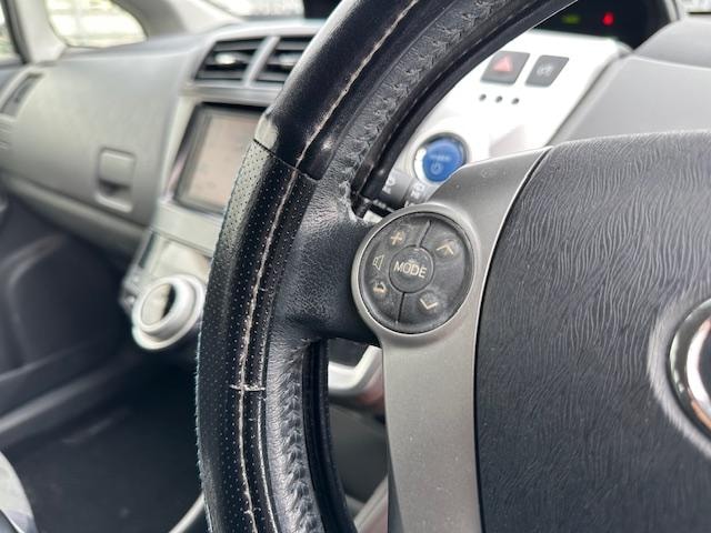 Toyota PRIUS ALPHA 2012 — фото автомобиля 1