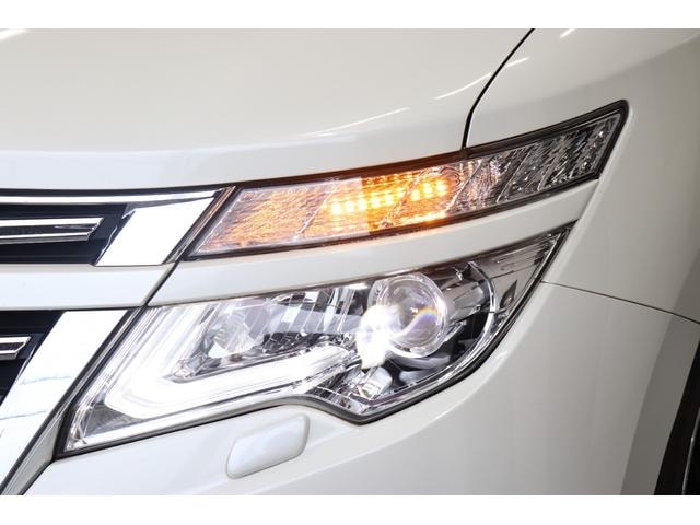 Nissan ELGRAND 2019 — фото автомобиля 1