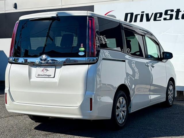 Toyota NOAH 2018 — фото автомобиля 1
