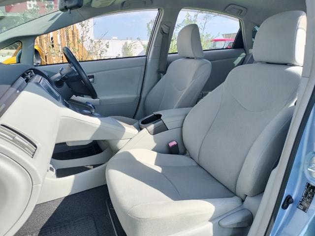 Toyota PRIUS PHV 2013 — фото автомобиля 1