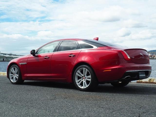 Jaguar XJ 2018 — фото автомобиля 1