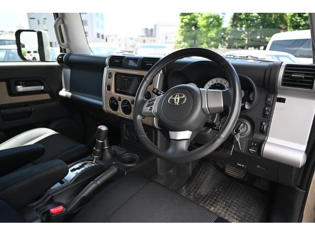Toyota FJ CRUISER 2011 — фото автомобиля 1
