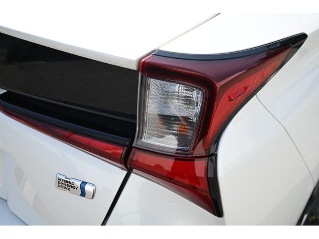 Toyota PRIUS 2019 — фото автомобиля 1