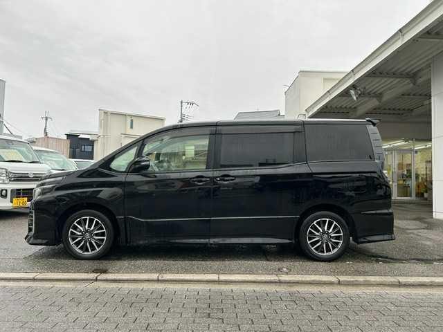 Toyota VOXY 2014 — фото автомобиля 1