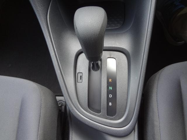 Toyota YARIS 2023 — фото автомобиля 1